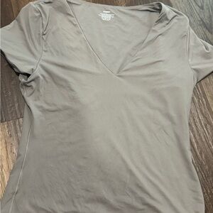 Amazon Light Gray V-Neck Short Sleeve Tee